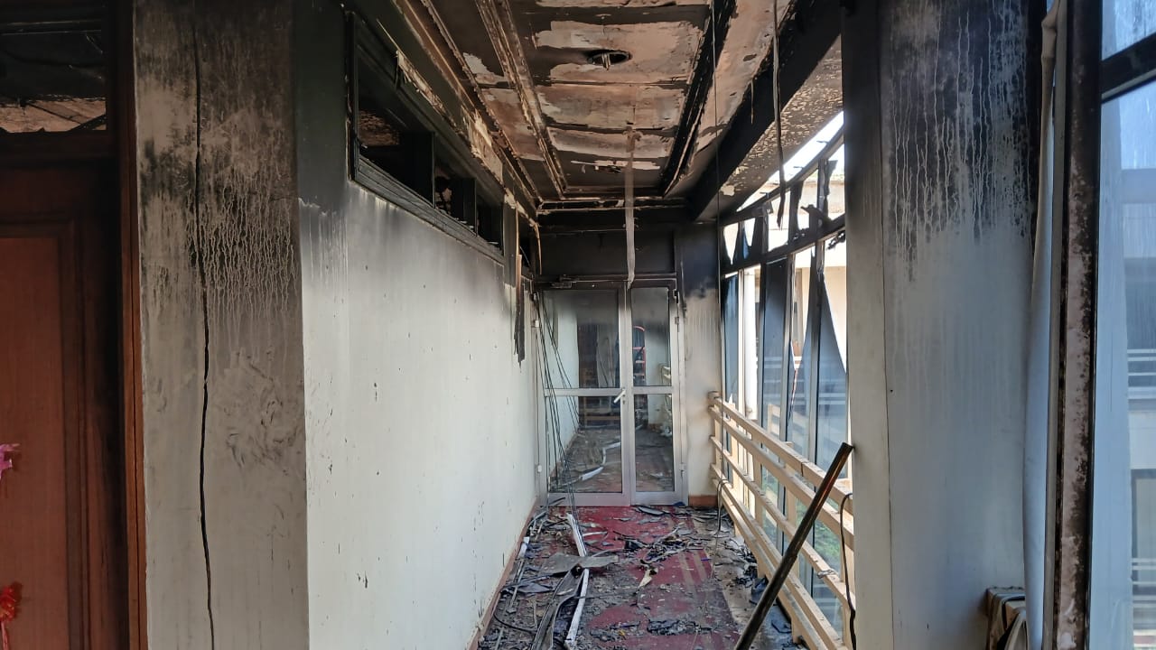Fire razes roads minister’s office in Juba, staff escape unhurt, office says